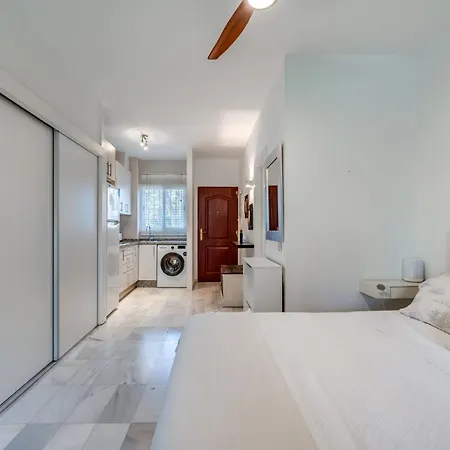 Διαμέρισμα Cozy In 5 Min Walk To The Μαρμπέλλα