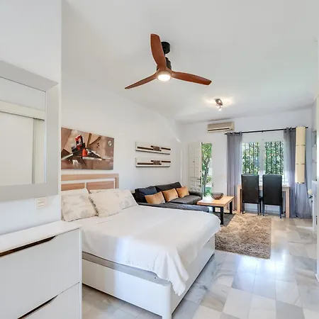 Cozy In 5 Min Walk To The Apartment Marbella
