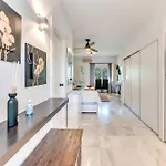 Cozy In 5 Min Walk To The Apartman