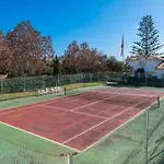 Cozy In 5 Min Walk To The Apartman