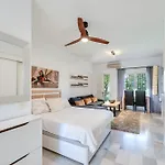 Cozy In 5 Min Walk To The Apartman Marbella