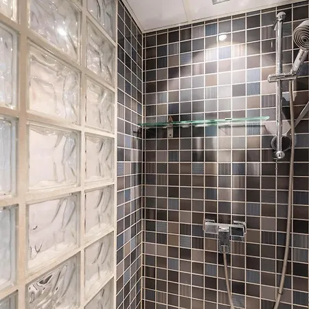 Cozy In 5 Min Walk To The Lägenhet Marbella