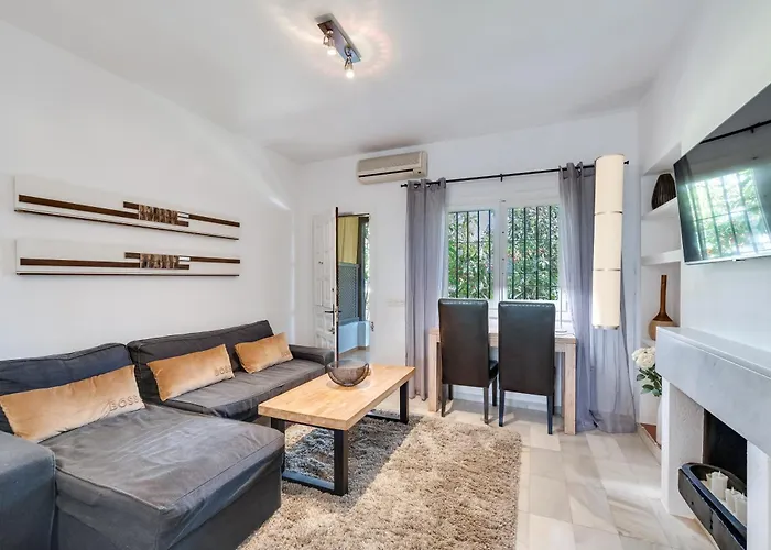 Cozy In 5 Min Walk To The マルベーリャ