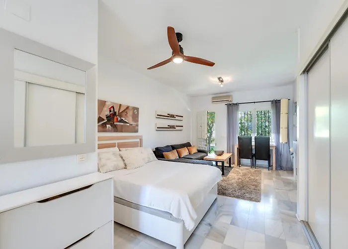 Cozy In 5 Min Walk To The アパート マルベーリャ