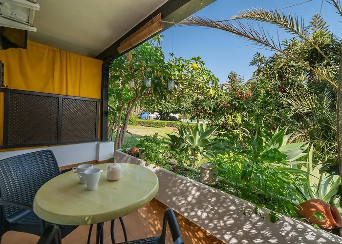 Cozy In 5 Min Walk To The アパート