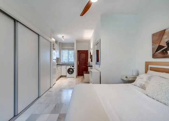 アパート Cozy In 5 Min Walk To The マルベーリャ